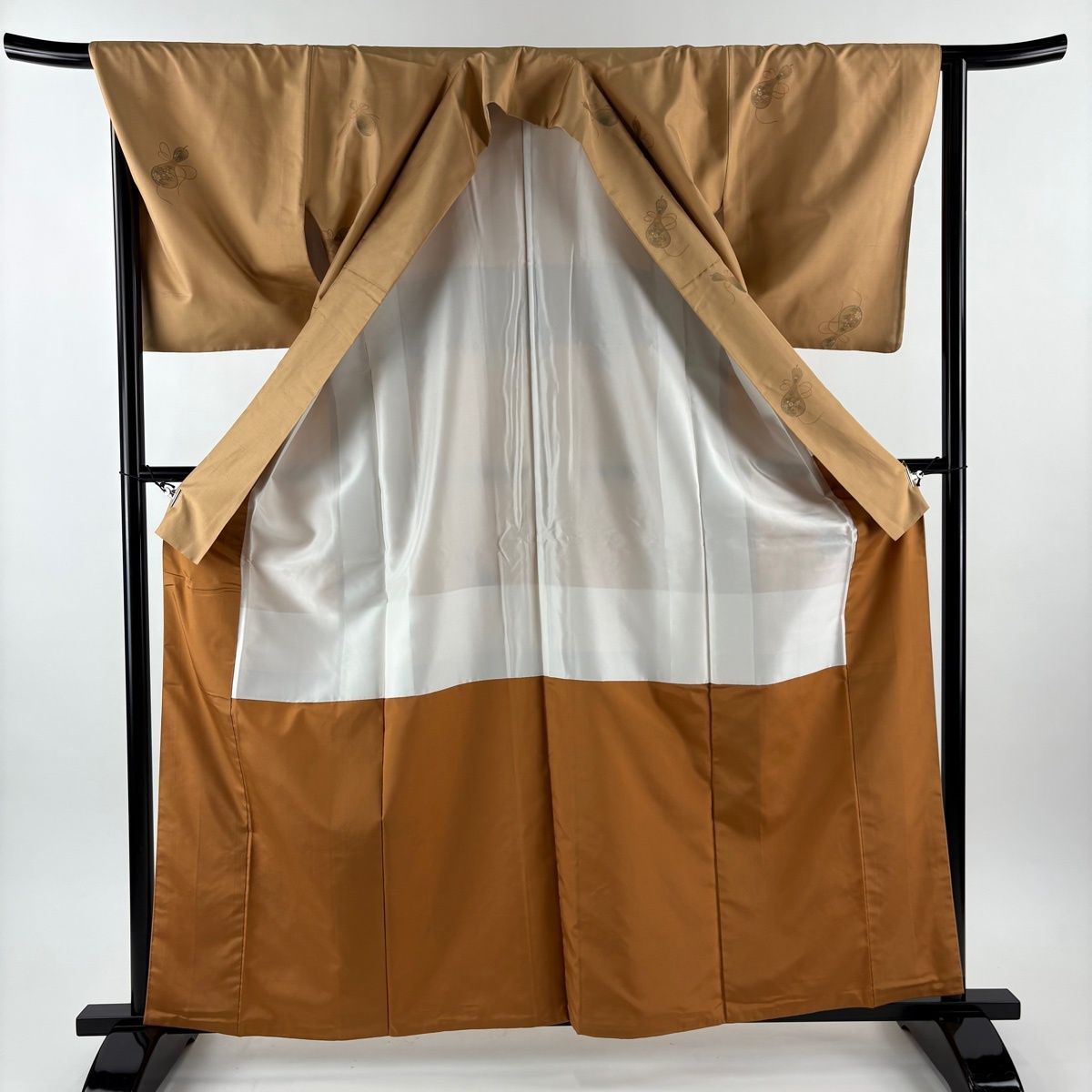  紬 身丈161 cm 裄丈66 M 袷 瓢箪 草花 山吹茶色 正絹 秀品 紬 着物