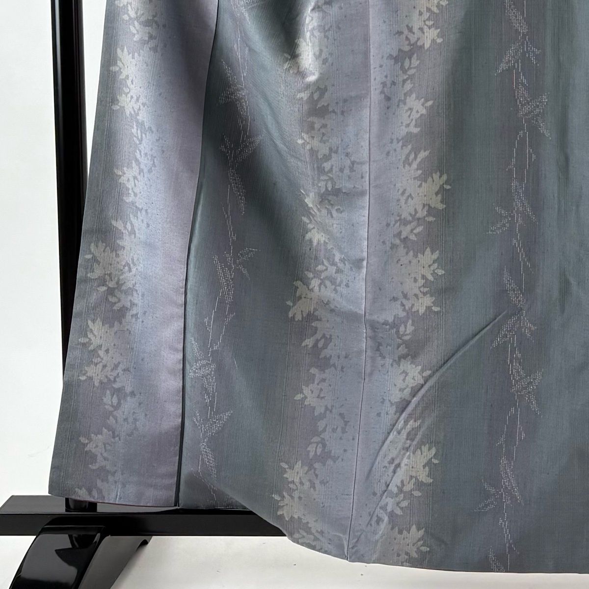 紬 身丈161 cm 裄丈67 M 袷 やまと 葉柄 シルエット 灰緑 正絹 秀品
