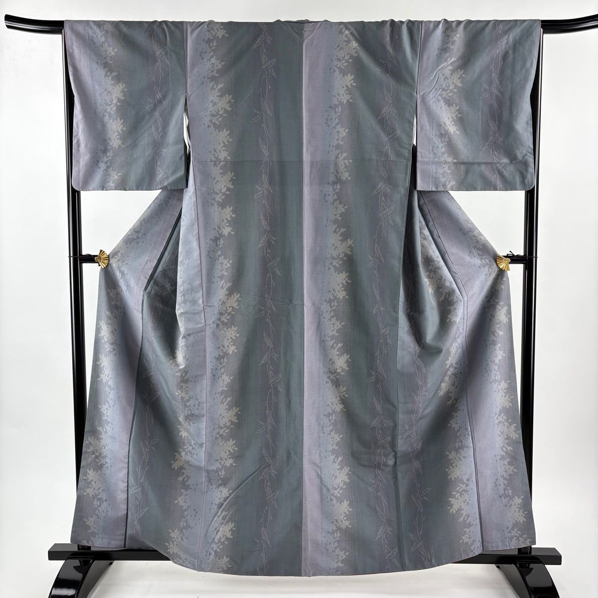 紬 身丈161 cm 裄丈67 M 袷 やまと 葉柄 シルエット 灰緑 正絹 秀品
