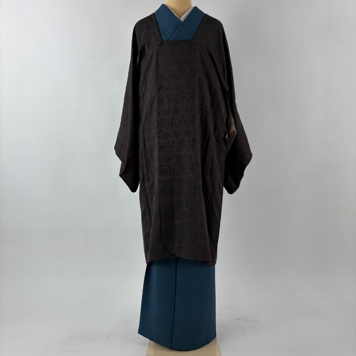 道行 身丈104.5 cm 裄丈67 M 和装コート 角衿 菊 地紋 絞り 焦茶色 正絹 秀品