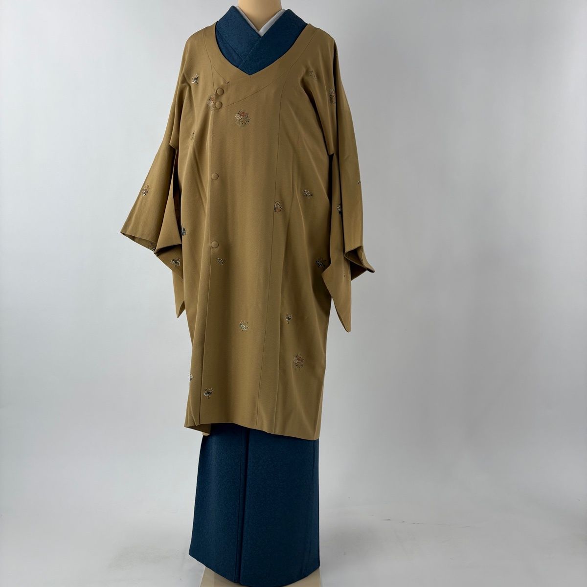 道行 身丈105 cm 裄丈68.5 L 和装コート 千代田衿 花丸文 宝尽くし 金彩 薄黄土色 正絹 秀品