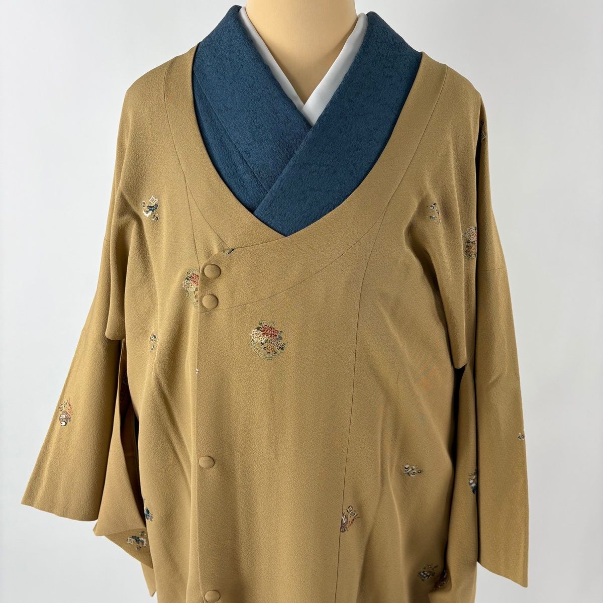  道行 身丈105 cm 裄丈68.5 L 和装コート 千代田衿 花丸文 宝尽くし 金彩 薄黄土色 正絹 秀品 羽織 着物 浴衣