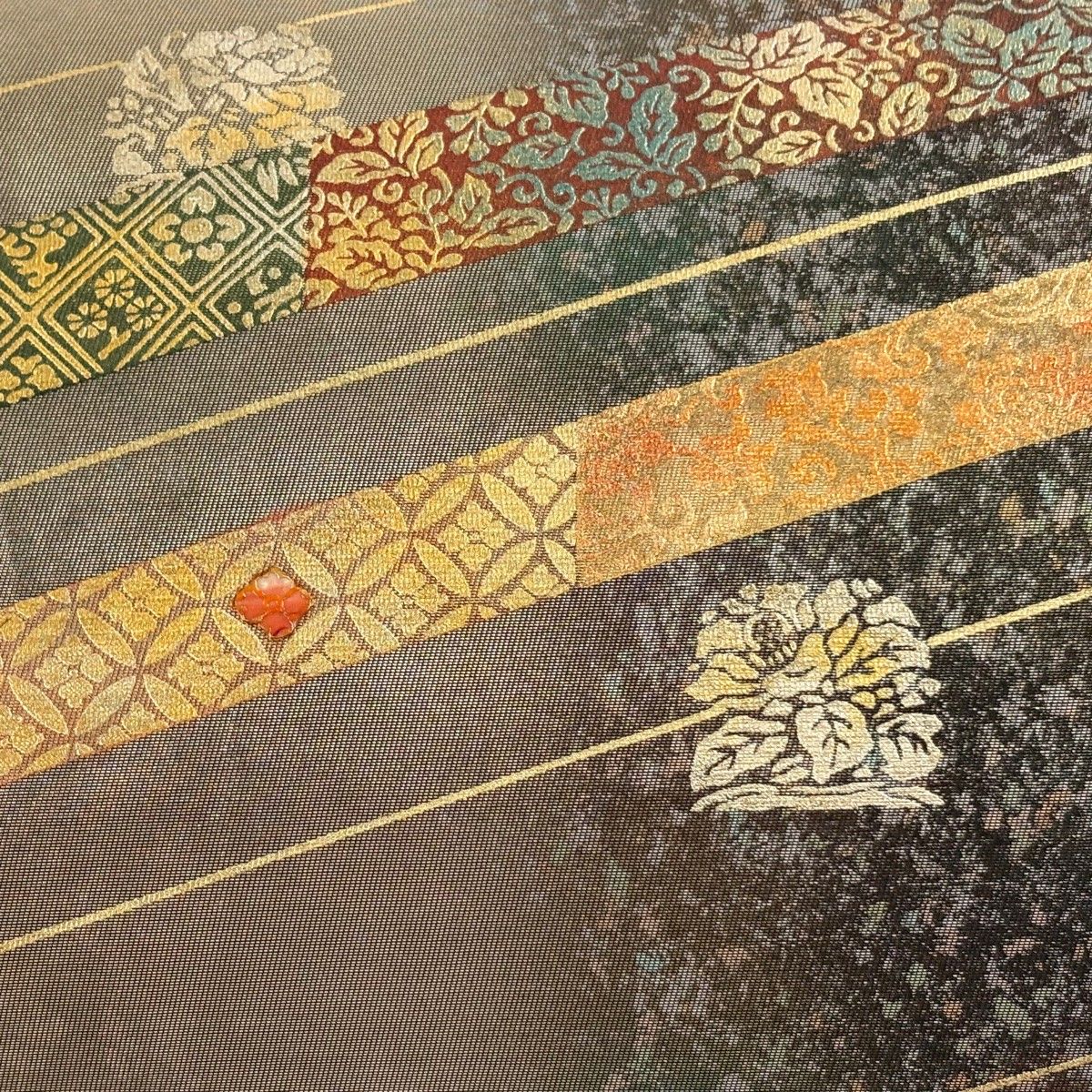 名古屋帯 秀品 花唐草 七宝 螺鈿 金銀彩 茶緑色 正絹