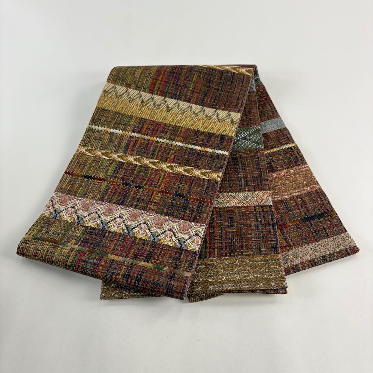 美品】 袋帯 秀品 やまと 段縞 幾何学模様 金銀糸 切り嵌 小豆色 六通