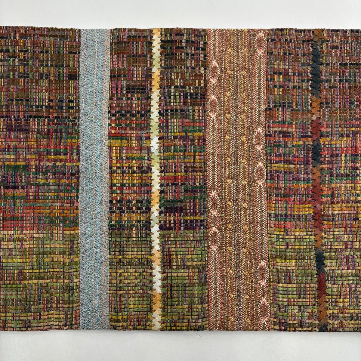 美品】 袋帯 秀品 やまと 段縞 幾何学模様 金銀糸 切り嵌 小豆色 六通