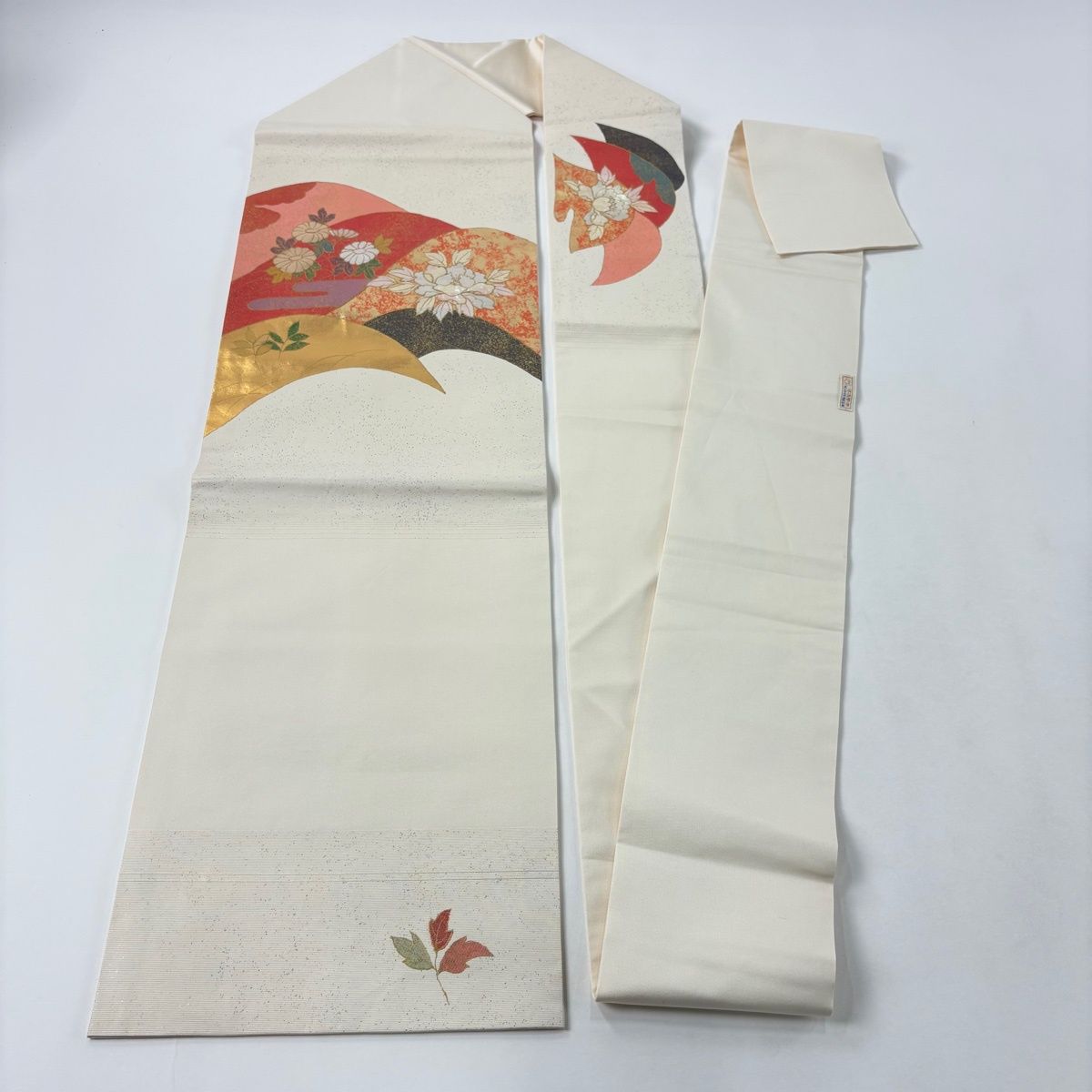 名古屋帯 秀品 山並み 草花 箔 金銀彩 クリーム 正絹 【中古】 - メルカリ