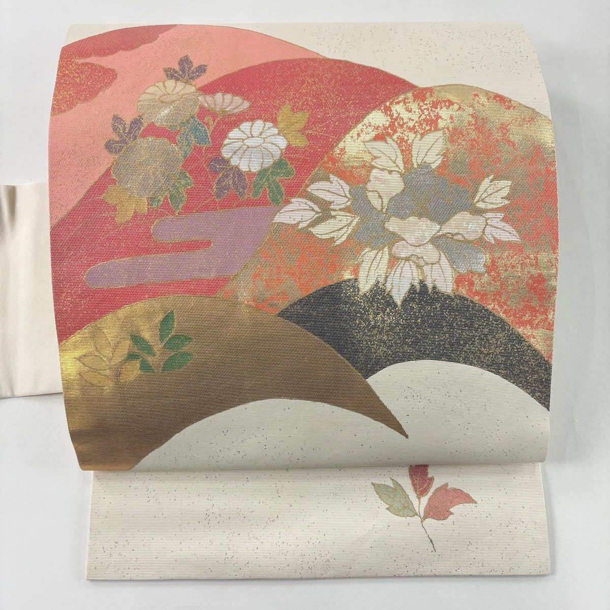 名古屋帯 秀品 山並み 草花 箔 金銀彩 クリーム 正絹 【中古】 - メルカリ