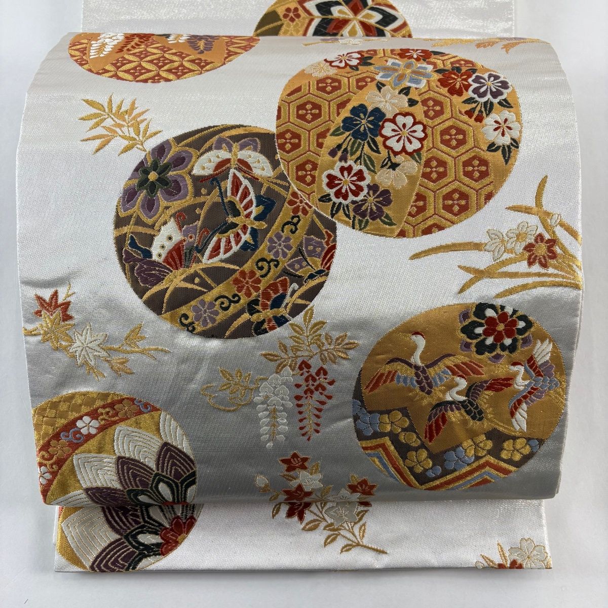 袋帯 秀品 丸文 花鳥 刺繍 金糸 銀色 六通 正絹 【中古】 - メルカリ