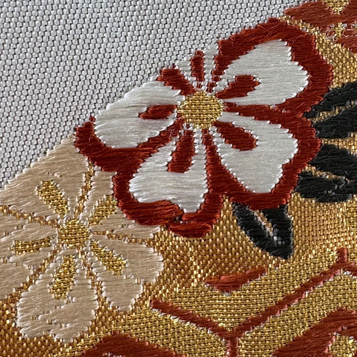 袋帯 丸紋に美しい花模様 鳥 蝶 ガード加工 金糸 小鹿色 KO-1224 袋帯 丸紋に美しい花模様 鳥 蝶 ガード加工 金糸 小鹿色 KO-1224