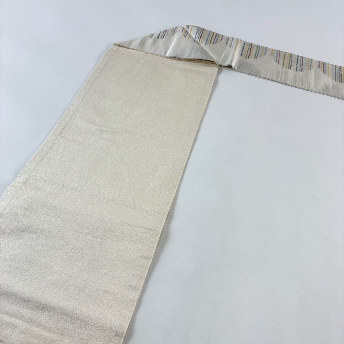  名古屋帯 秀品 幾何学模様 縞 刺繍 箔 灰白 正絹 名古屋帯 帯