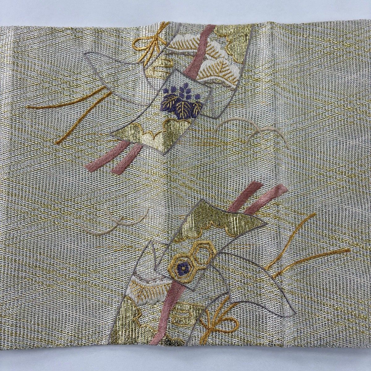 刺繍 袋帯 お太鼓柄 金糸 正絹 美品】 袋帯 秀品 几帳 松 刺繍 金銀糸 金色 お太鼓柄 正絹 【中古