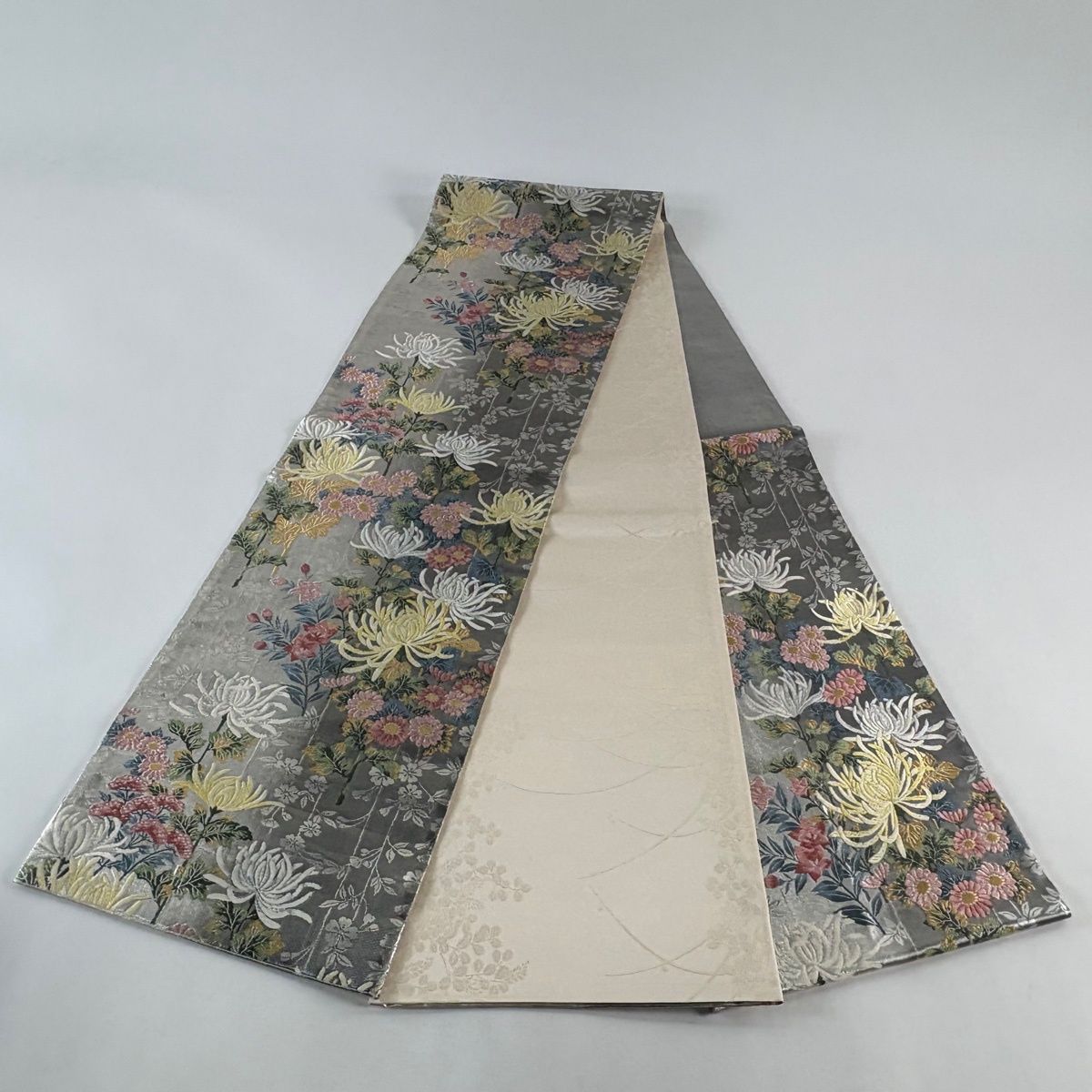 美品】 袋帯 秀品 菊 秋草 箔 金銀糸 銀色 六通 正絹 【中古】 - メルカリ