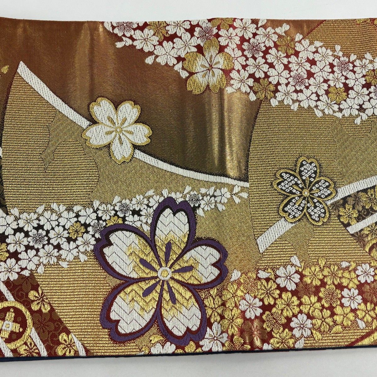 刺繍 六通 袋帯 金糸 正絹 未使用品 袋帯 秀品 桜 宝尽くし 刺繍 金糸 金色 六通 正絹 【中古】 - メルカリ