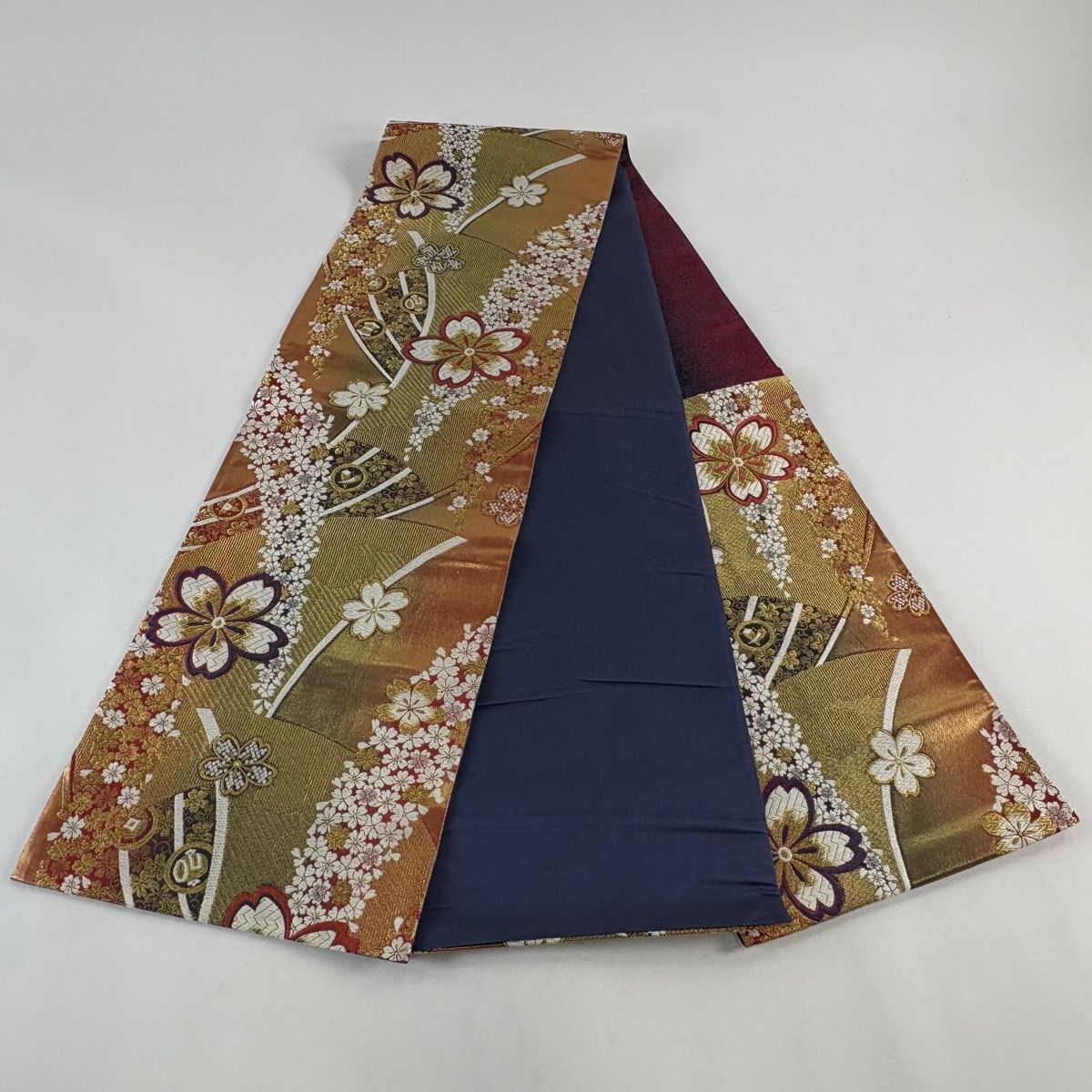 袋帯 秀品 桜 宝尽くし 刺繍 金糸 金色 六通 正絹 【中古】 - メルカリ