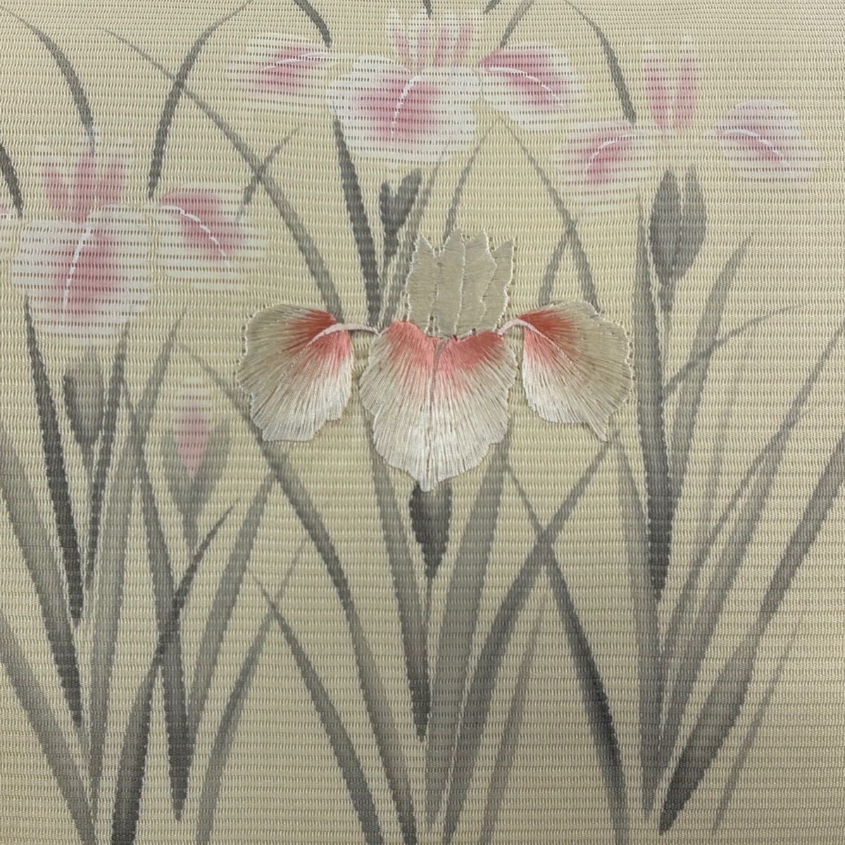 美品】 名古屋帯 秀品 夏帯 絽 関西仕立て 菖蒲 刺繍 クリーム 正絹