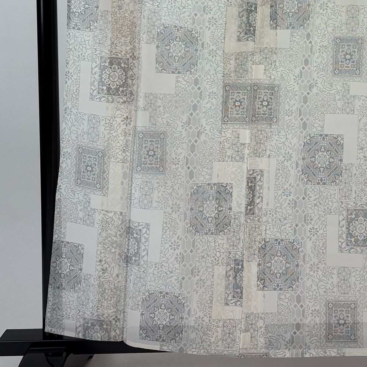 紬 身丈161.5 cm 裄丈64.5 M 薄物 華文 草花 灰白 正絹 秀品