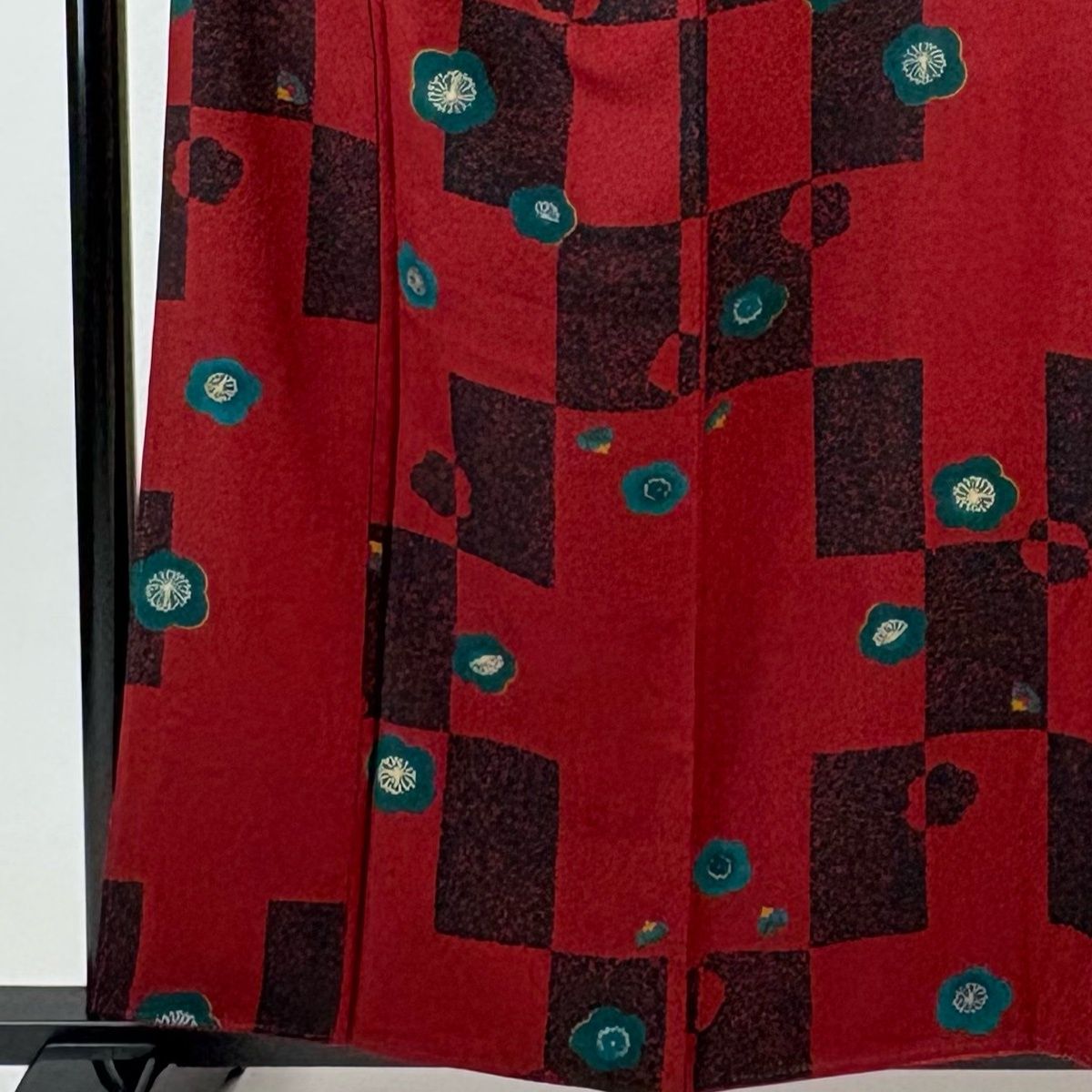 小紋 身丈160 cm 裄丈67.5 L 袷 梅 幾何学模様 金彩 えんじ色 正絹 秀品