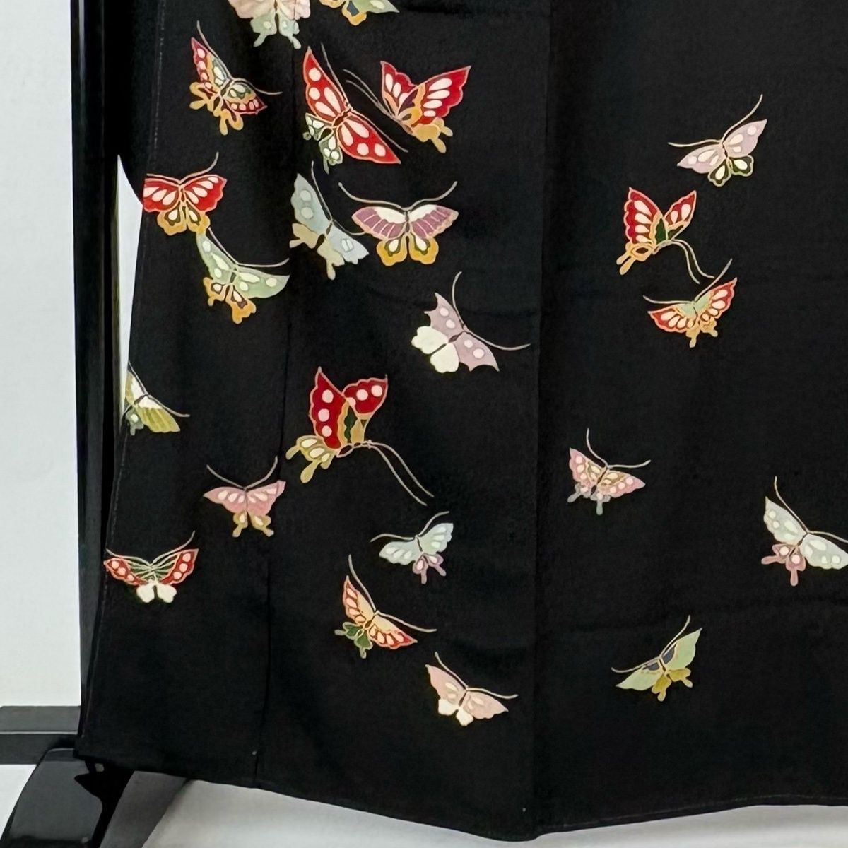 振袖 身丈163 cm 裄丈67.5 L 袷 蝶 金彩 ちりめん 黒 正絹 秀品