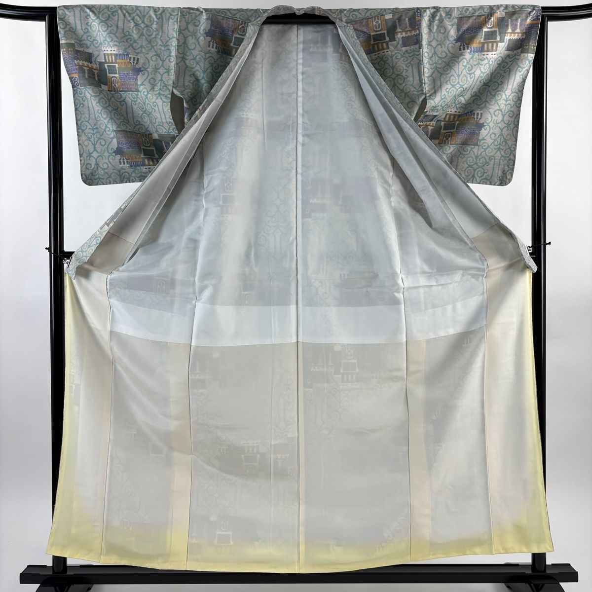  大島紬 身丈160 cm 裄丈64 M 袷 バチ衿 証紙 建物 幾何学 薄緑 正絹 秀品 紬 着物