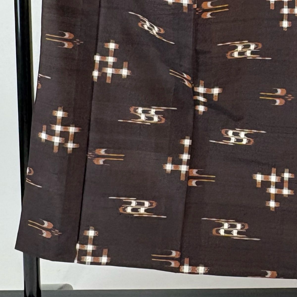 紬 身丈152 cm 裄丈66.5 M 単衣 つばめ 井桁絣 焦茶色 正絹 秀品
