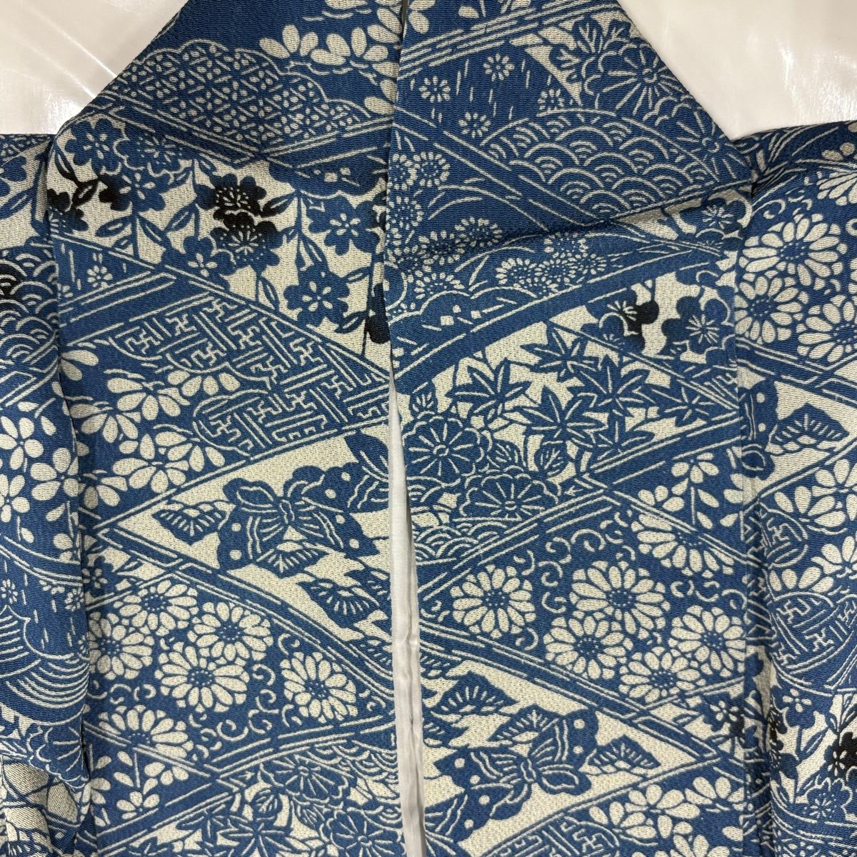  小紋 身丈158.5 cm 裄丈64 M 袷 草花 蝶 縮緬 藍色 正絹 秀品 小紋 着物