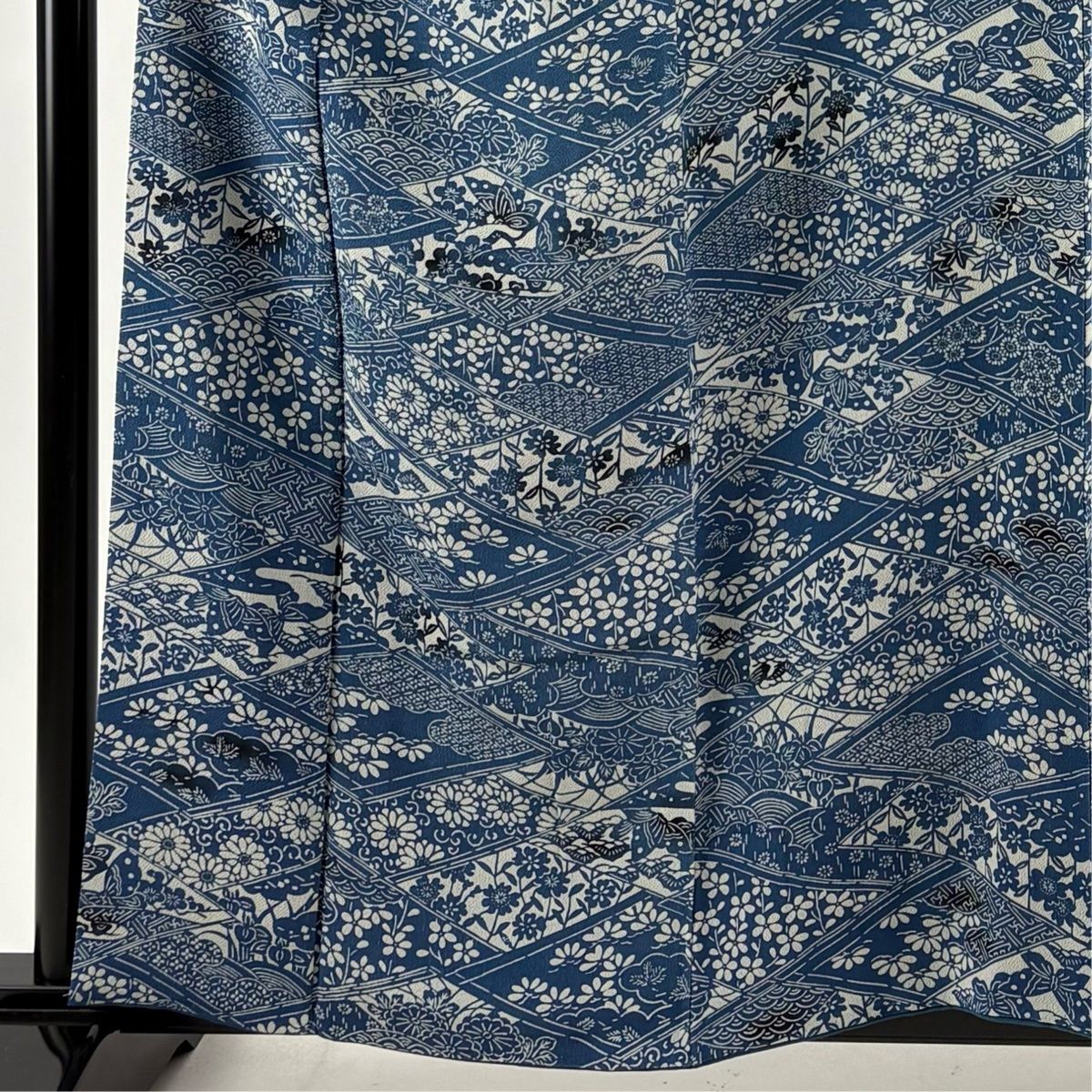 小紋 身丈158.5 cm 裄丈64 M 袷 草花 蝶 縮緬 藍色 正絹 秀品