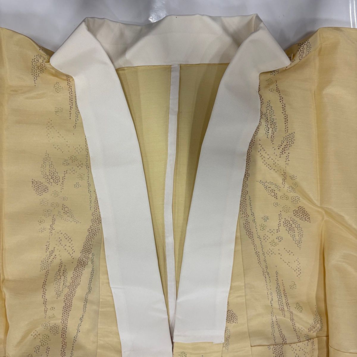  長襦袢 身丈127.5 cm 裄丈66.5 M 紬地 やまと 草花 亀甲絣 薄黄 正絹 秀品 長襦袢 長襦袢 半襦袢