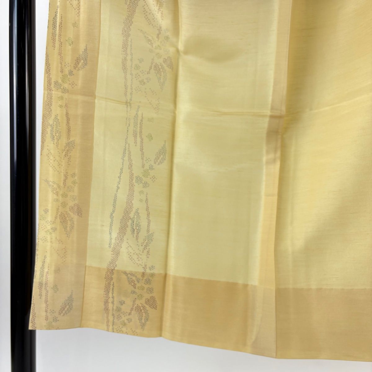 長襦袢 身丈127.5 cm 裄丈66.5 M 紬地 やまと 草花 亀甲絣 薄黄 正絹 秀品