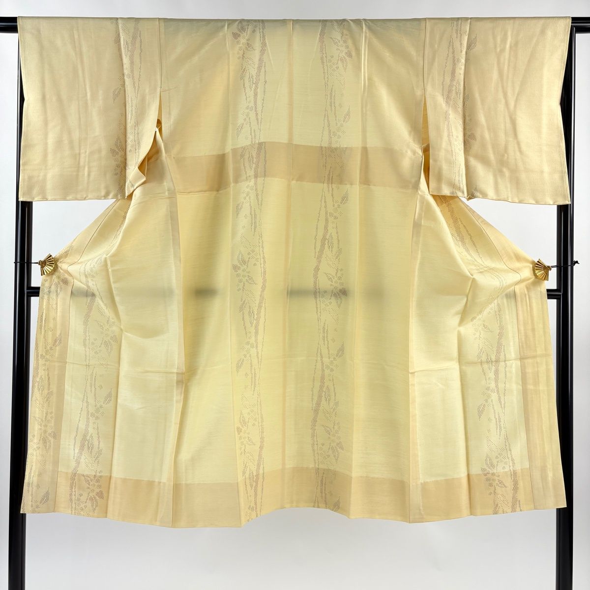 長襦袢 身丈127.5 cm 裄丈66.5 M 紬地 やまと 草花 亀甲絣 薄黄 正絹 秀品