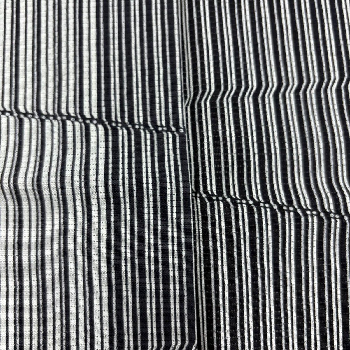  小紋 身丈161.5 cm 裄丈65 M 薄物 絽 縦縞 幾何学模様 黒灰 正絹 秀品 小紋 着物