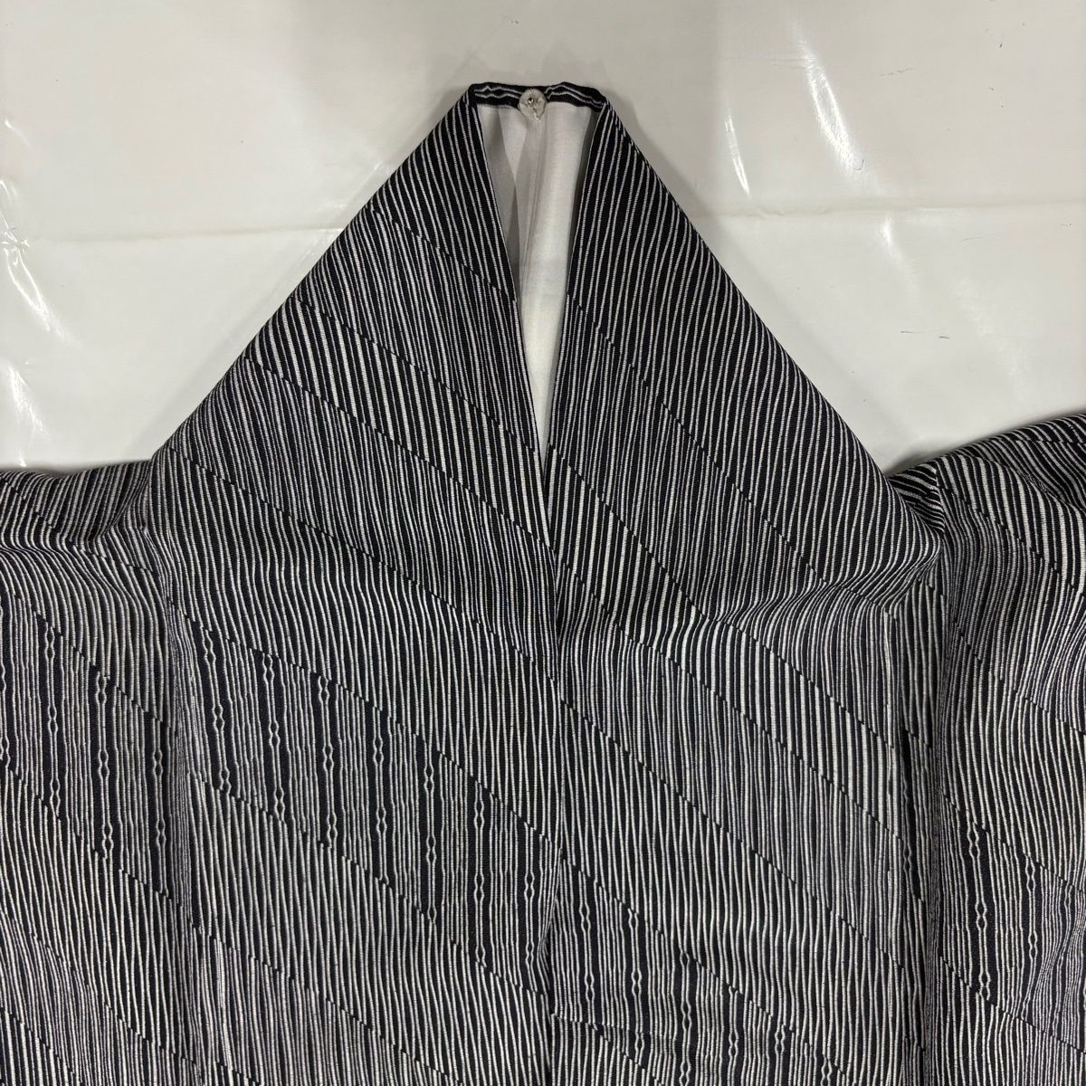  小紋 身丈171 cm 裄丈69 5 L 袷 斜縞 幾何学模様 墨色 正絹 秀品 小紋 着物