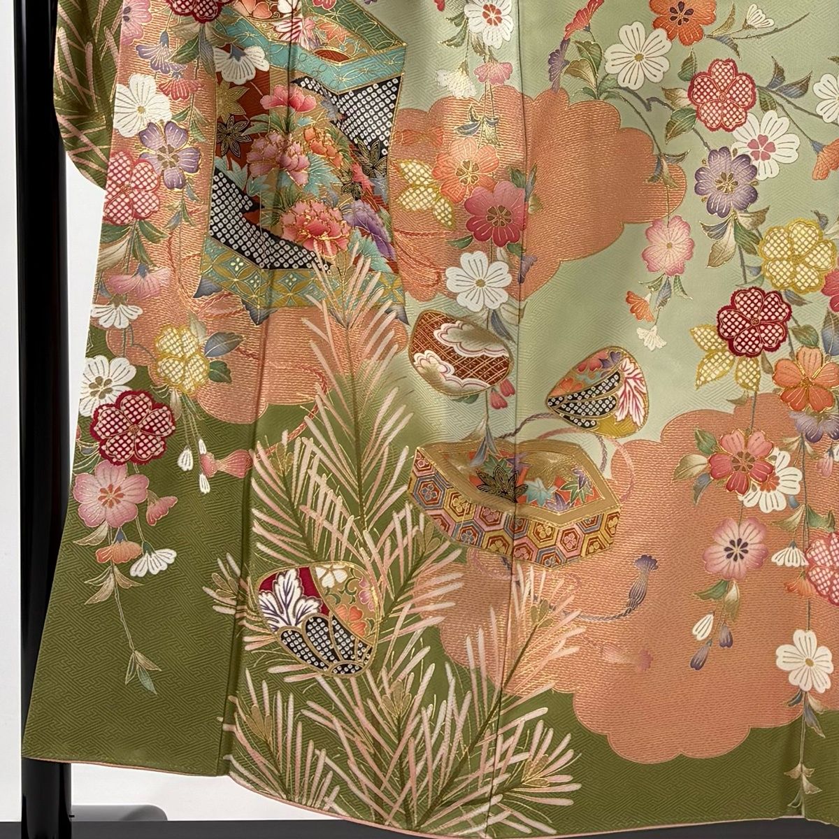 振袖 身丈153 cm 裄丈62.5 S 袷 落款 貝桶 草花 金糸 金彩 薄緑 正絹 秀品
