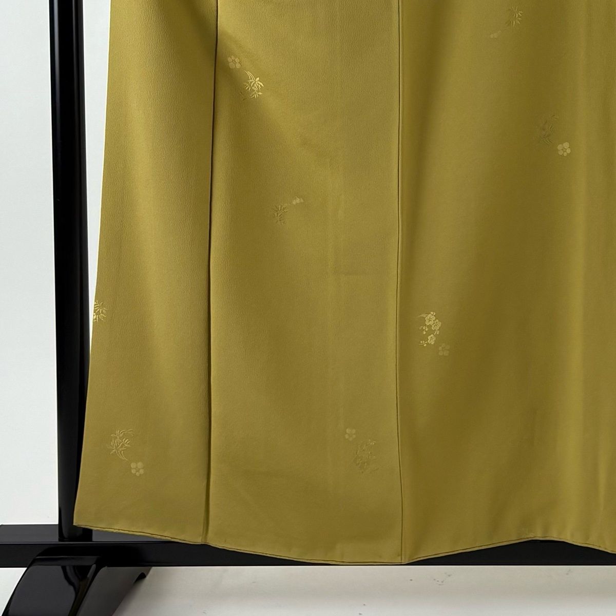 美品】 色無地 身丈157cm 裄丈65cm M 袷 柿本市郎 落款 地紋 からし色