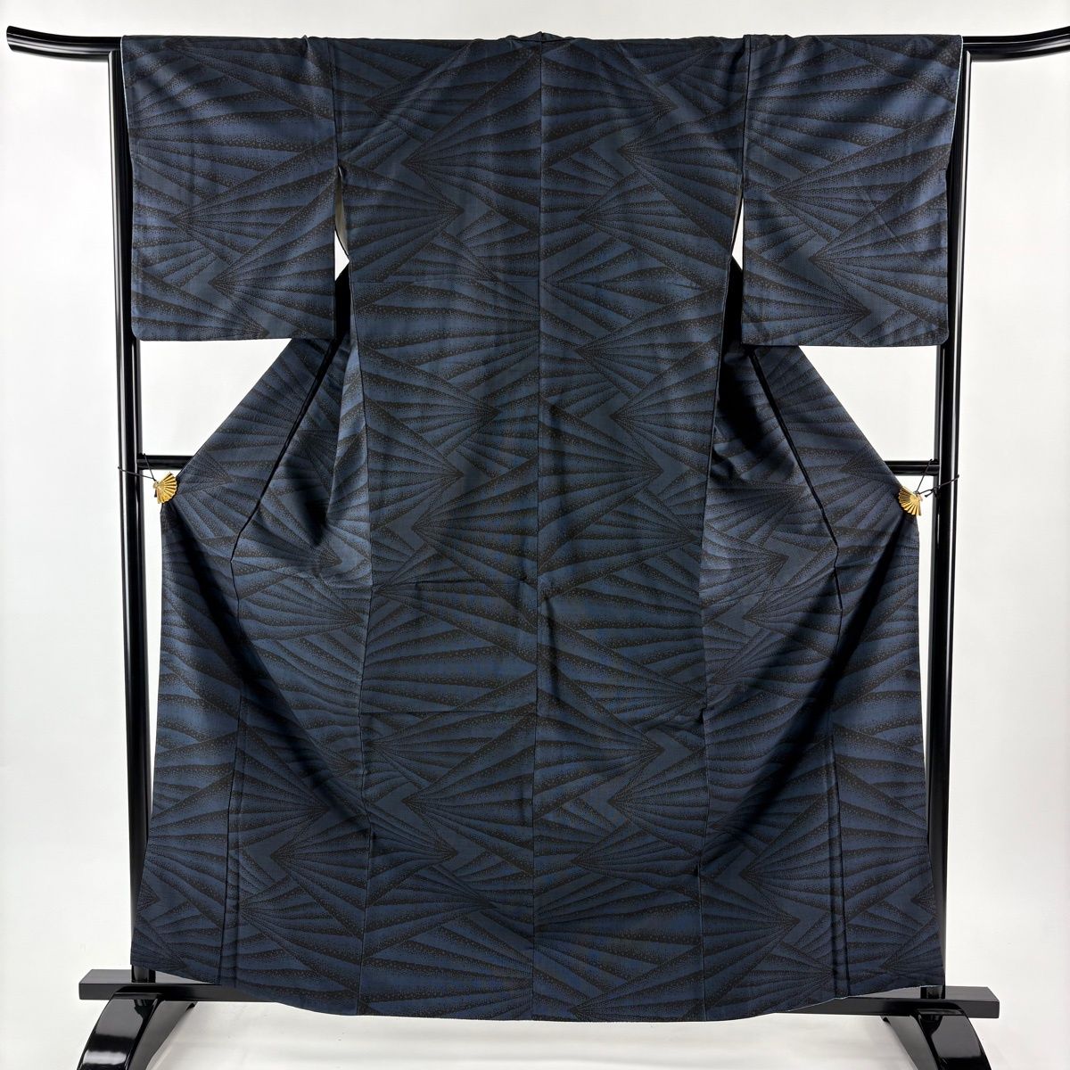 紬 身丈162 5 cm 裄丈66 M 袷 幾何学模様 紺色 正絹 秀品