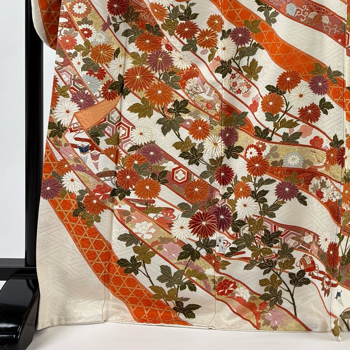 振袖 身丈171 cm 裄丈70 L 袷 菊 熨斗 金糸 金彩 クリーム 正絹 秀品