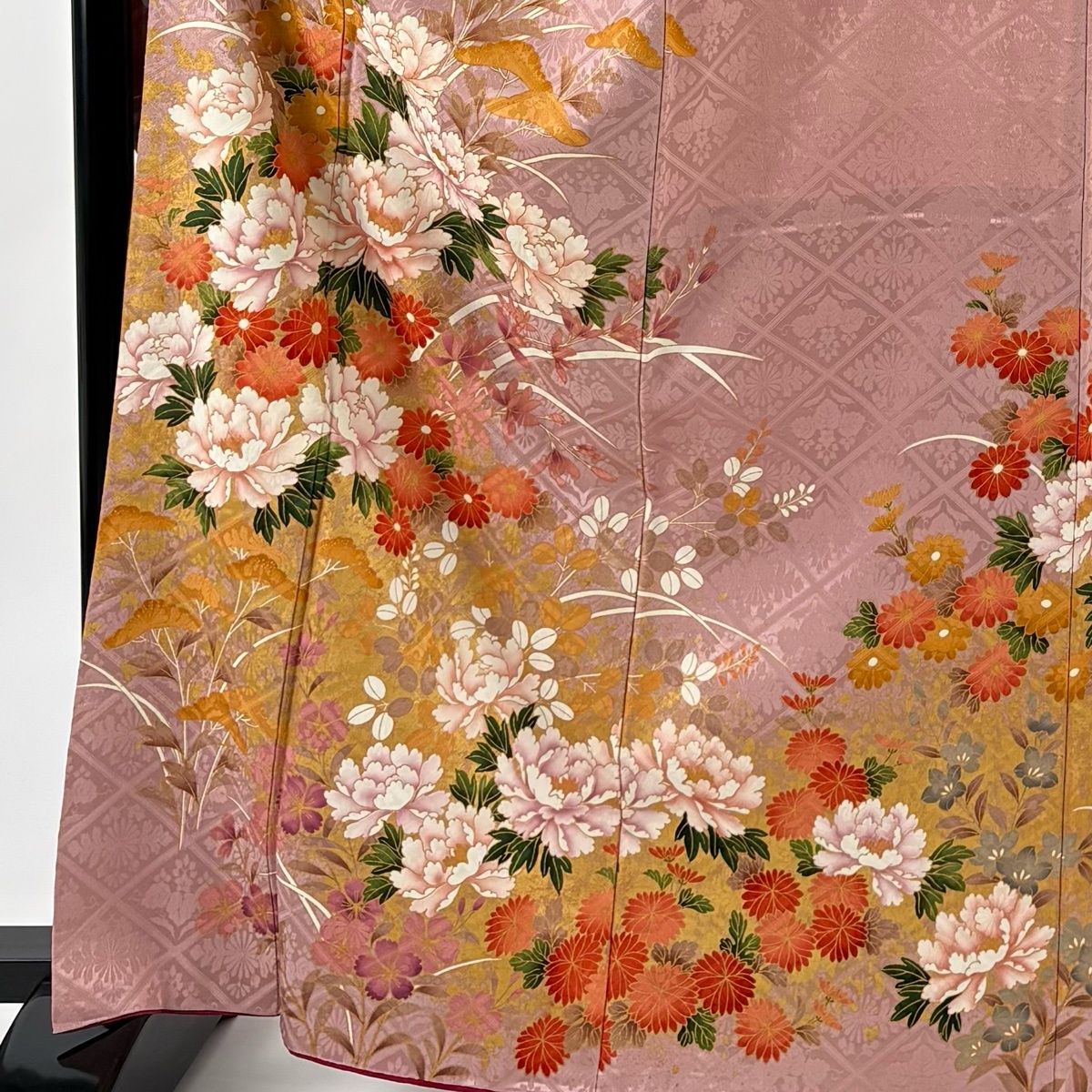 振袖 身丈166.5 cm 裄丈67.5 L 袷 牡丹 菊 金彩 薄紫 正絹 秀品