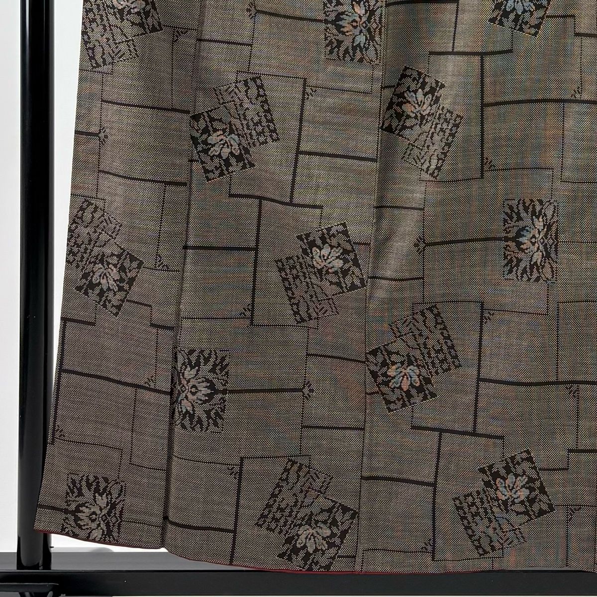 紬 身丈158 cm 裄丈62.5 S 袷 色紙 草花 焦茶色 正絹 秀品