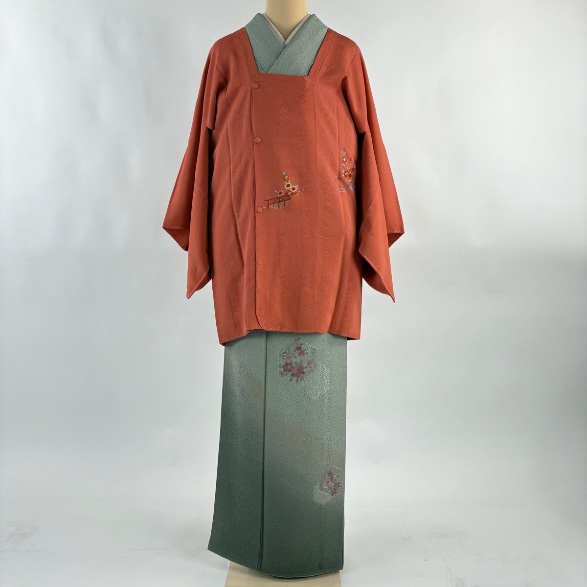 道行 身丈84 cm 裄丈63.5 S 和装コート 角衿 草花 波 相良刺繍 サーモンピンク 正絹 秀品