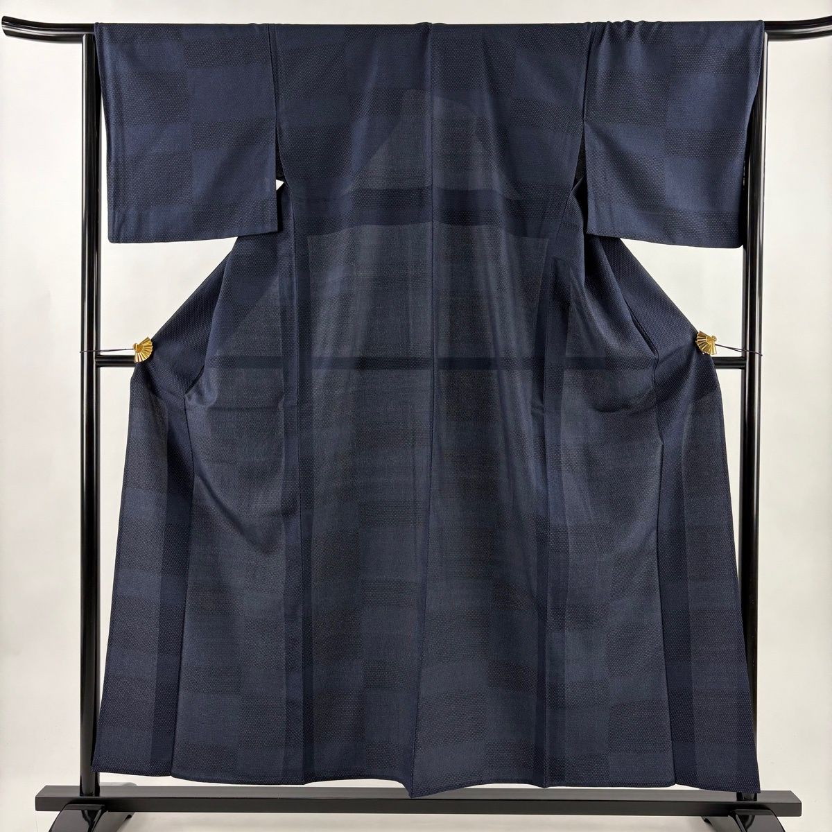紬 身丈155 5 cm 裄丈66 M 単衣 変わり市松 幾何学 紺色 正絹 秀品