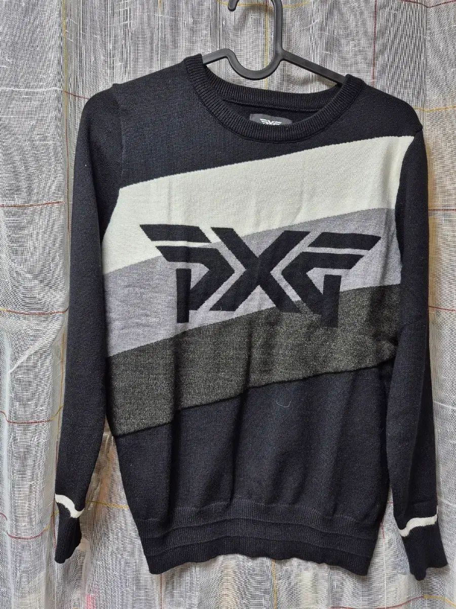 PXG ブラック 白 ラウンドネック ニット