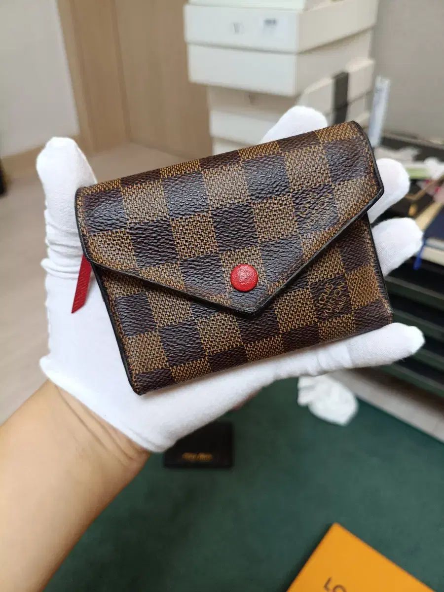 ルイヴィトン ブラウン レッド PVC ダミエ ビクトリン レディース 二つ折り財布