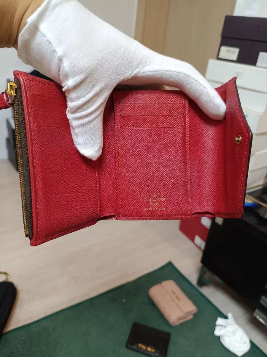  ルイヴィトン ブラウン - レッド PVC ダミエ ビクトリン レディース 二つ折り財布 長財布 小物