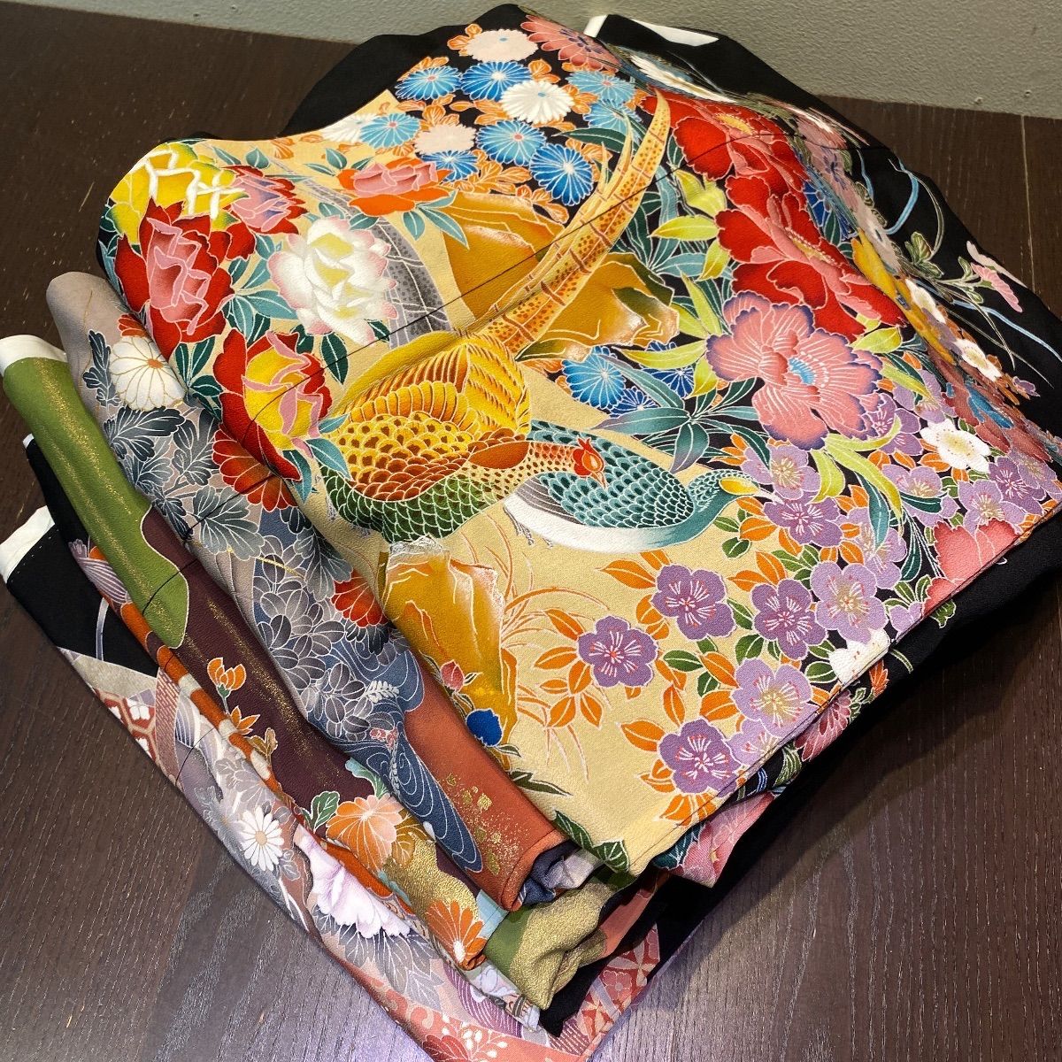 【着物まとめ売り】　正絹留袖5枚　　着用可　リメイク素材　目立った汚れなし まとめ売り】正絹留袖5枚 リメイク素材 ハンドメイド向け - メルカリ