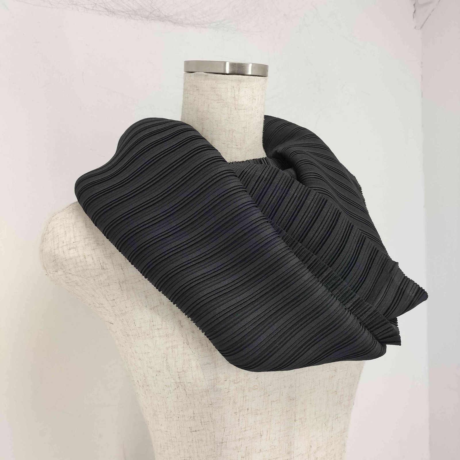 プリーツプリーツの柔らかいスヌード プリーツプリーズイッセイミヤケ PLEATS PLEASE ISSEY MIYAKE プリーツ
