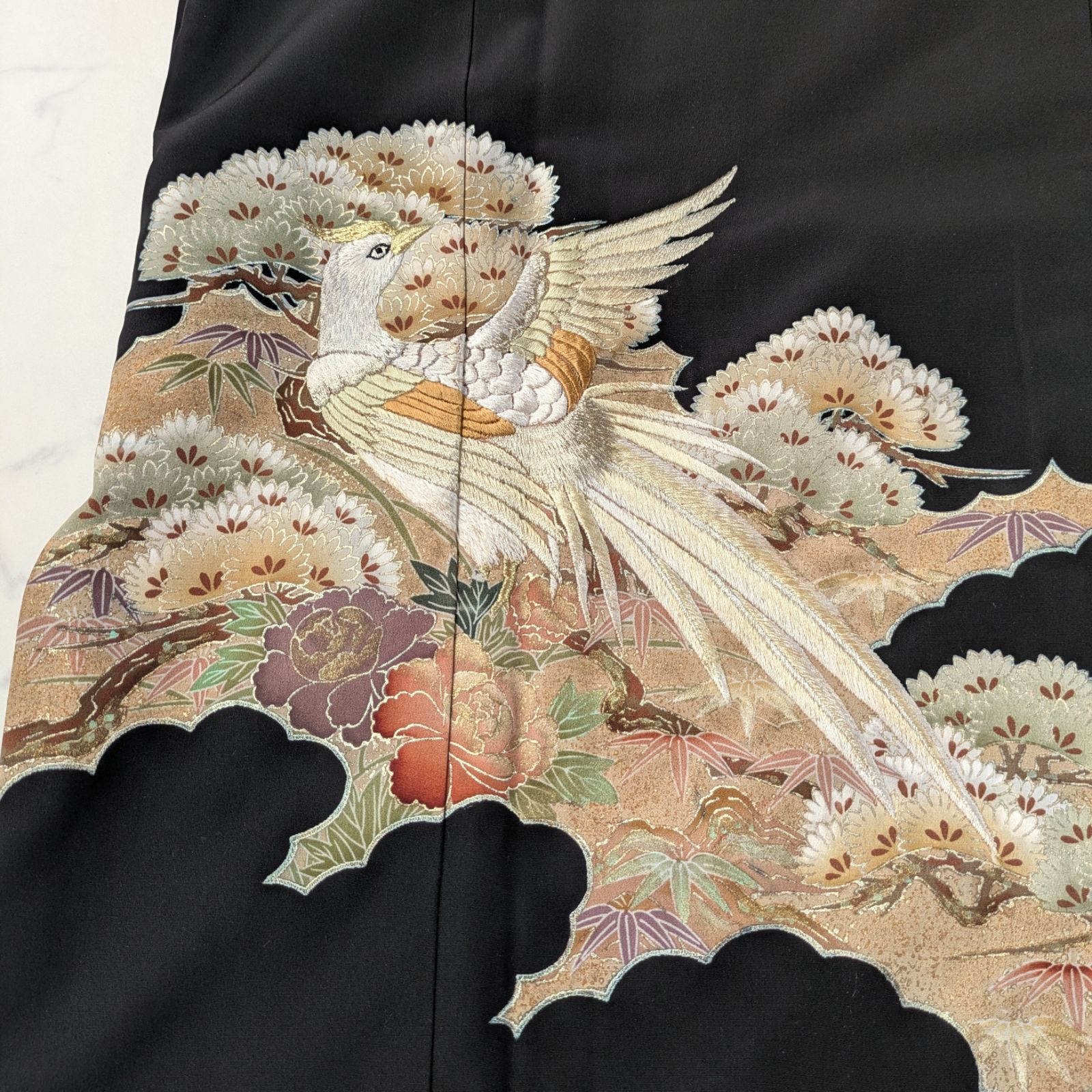 笠松と尾長鶏 刺繍黒留袖 着物リメイク 長袖ワンピース - メルカリ