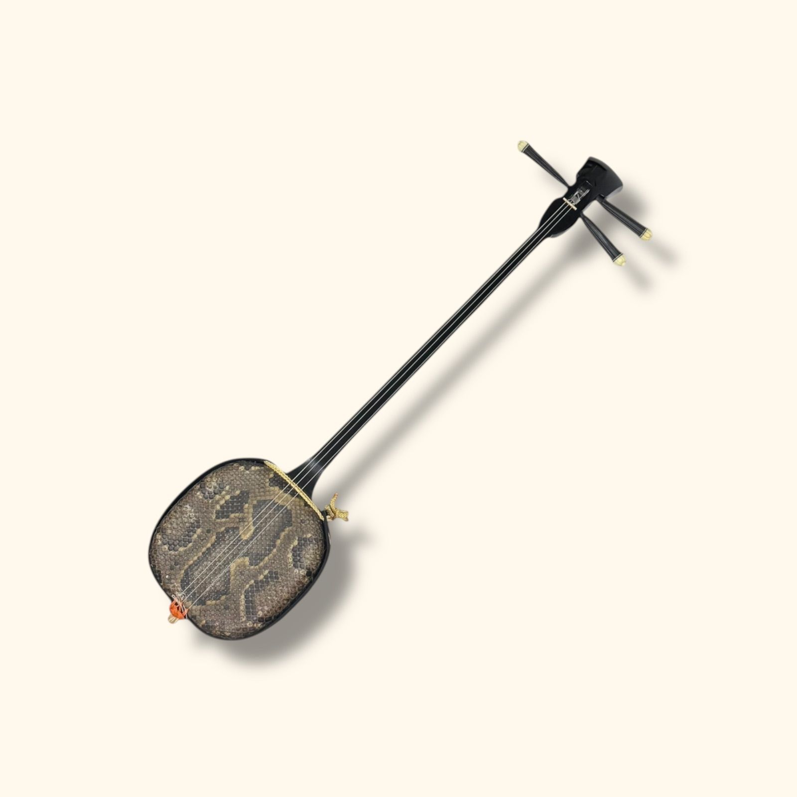 沖縄 三線 蛇皮 真壁型 ハードケース付 - メルカリ