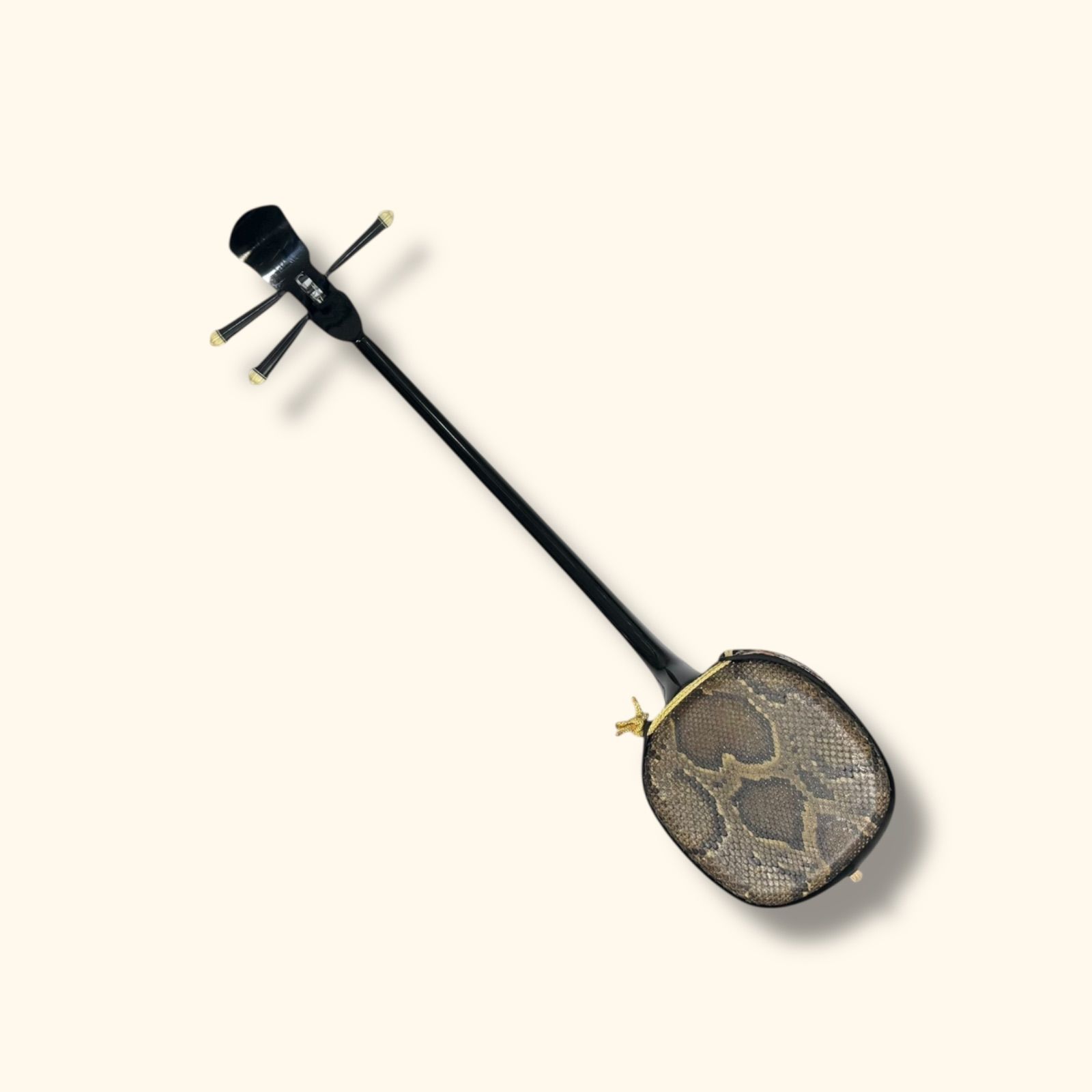 沖縄 三線 蛇皮 真壁型 ハードケース付 - メルカリ