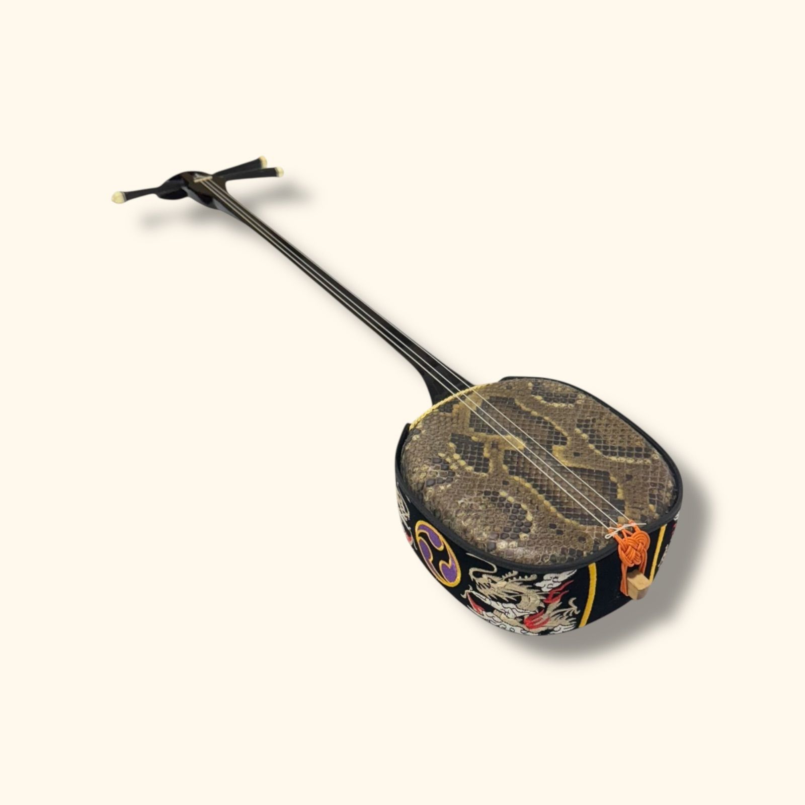 沖縄 三線 蛇皮 真壁型 ハードケース付 - メルカリ