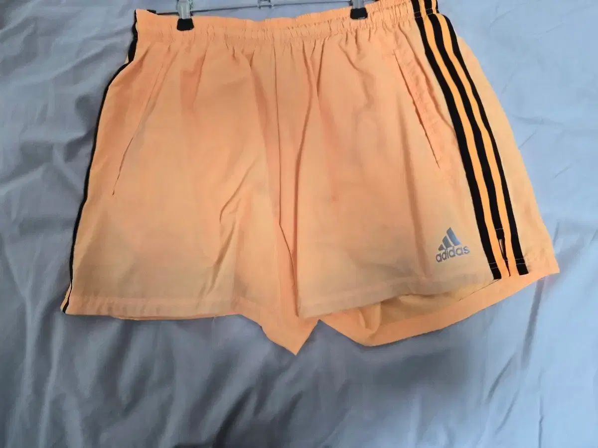 L ゴーシャ x adidas ショーツ ズボン アプリコット