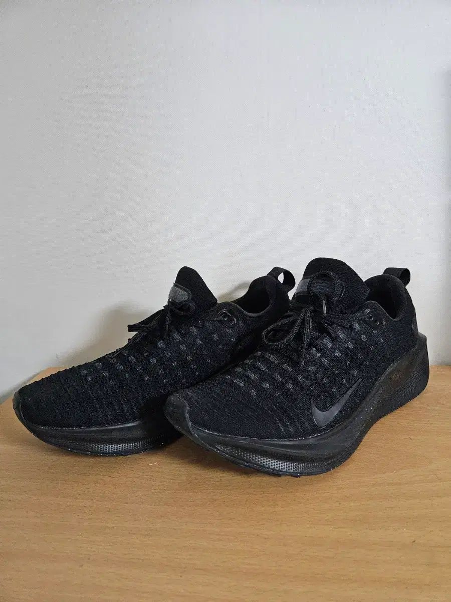 NIKE ナイキ インフィニティラン4 オールブラック ランニングシューズ み